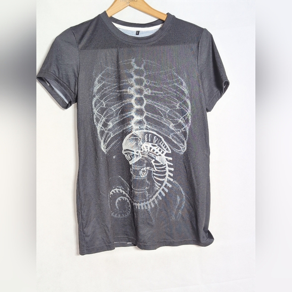 Tops - Alien Implanted Xenomorph Gray  Print T-Shirt Sz L